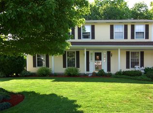 65 Burlwood Dr, Rochester, NY 14612