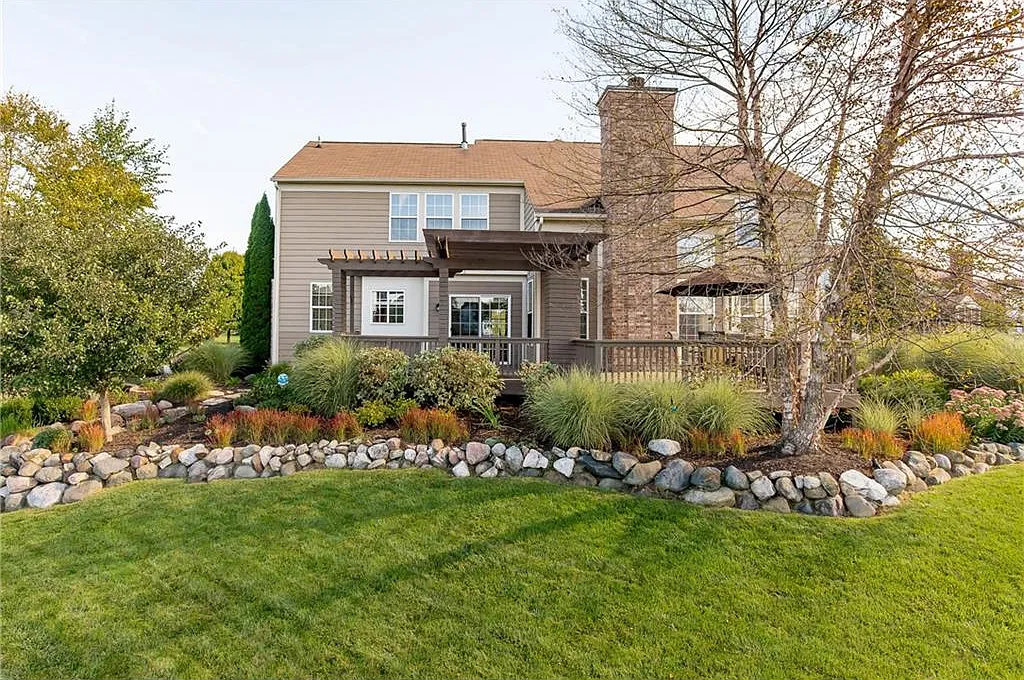 4 bed, 2.5 bath, 3627 sqft, $3,600 — Photo 3