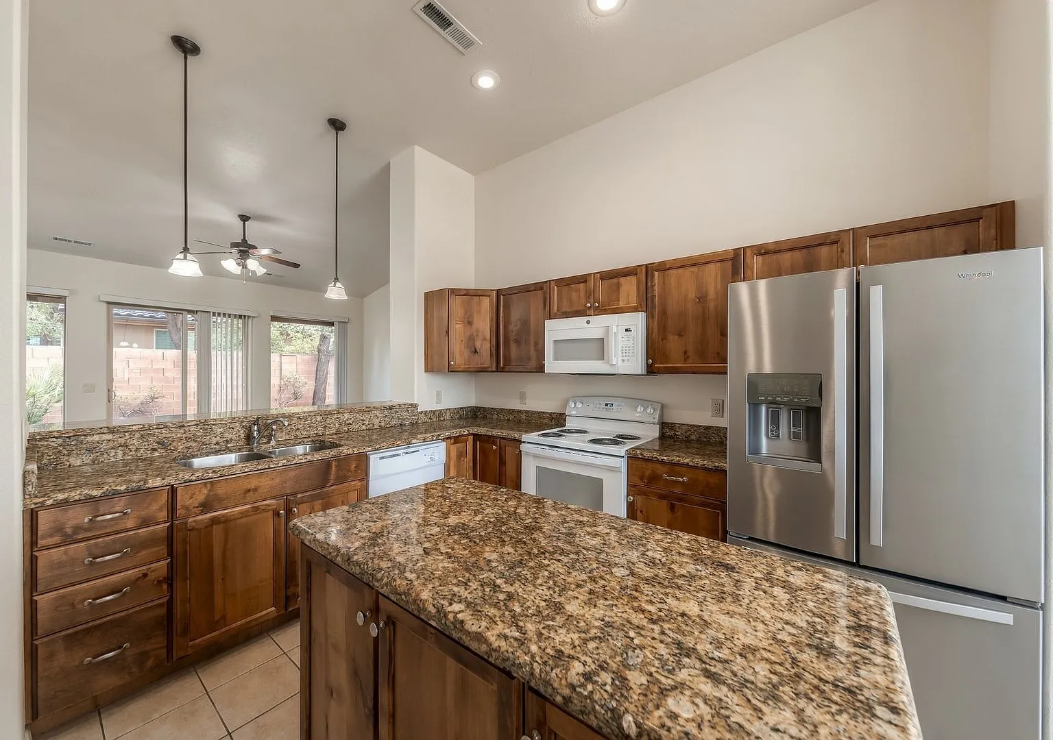 Beautiful 3 Bedroom Home in Ivins! — Photo 2