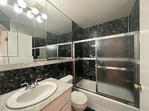 5th image of 1640 Bell Blvd #1