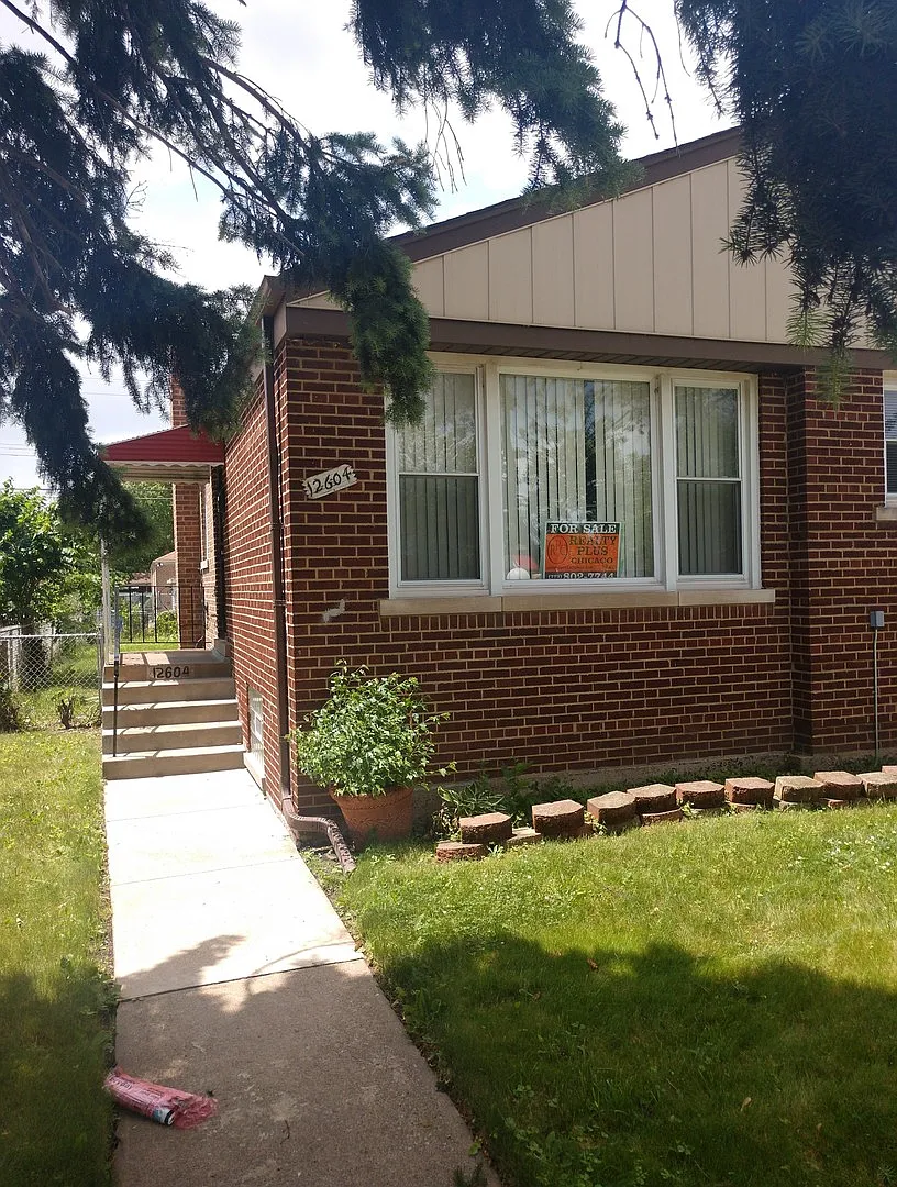 12604 S Stewart Ave photo 1