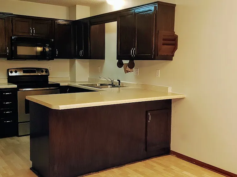 2323 Amberwood Dr — Photo 5
