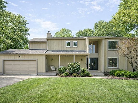 2nd image of 483 Beaverbrook Dr