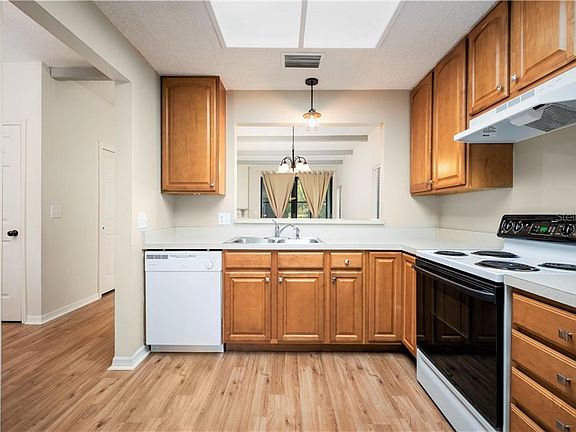 5th image of 612 Fairmont Ave #22