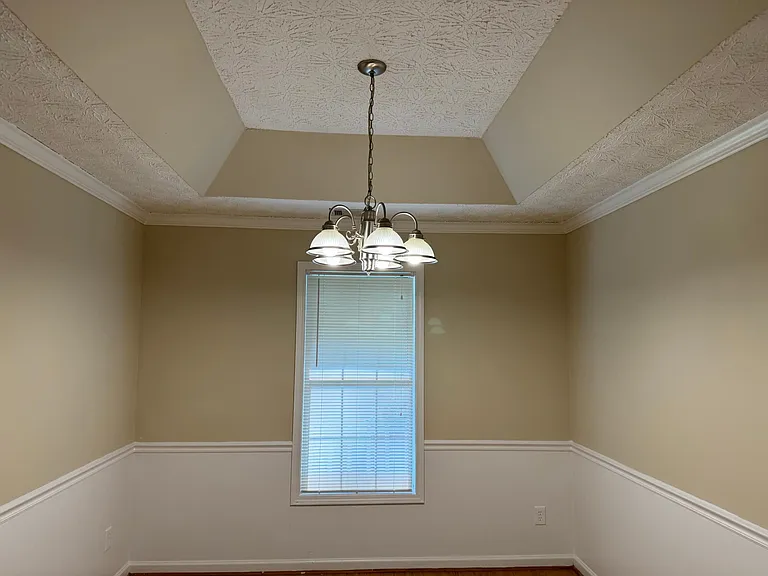 1542 Oakleaf Ct — Photo 4