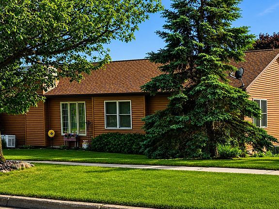 2nd image of 1352 Windsor Cir