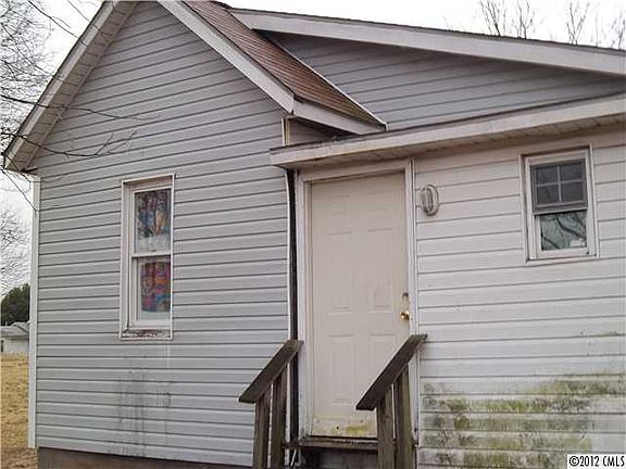 4th image of 208 Bradley Ave