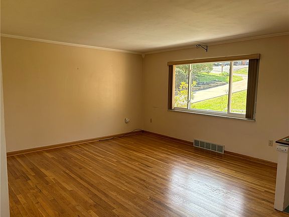 4th image of 230 McCartney Dr