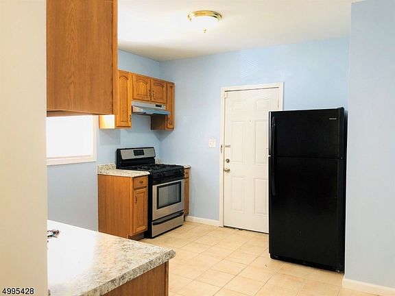 2nd image of 1077-1079 Sanford Ave