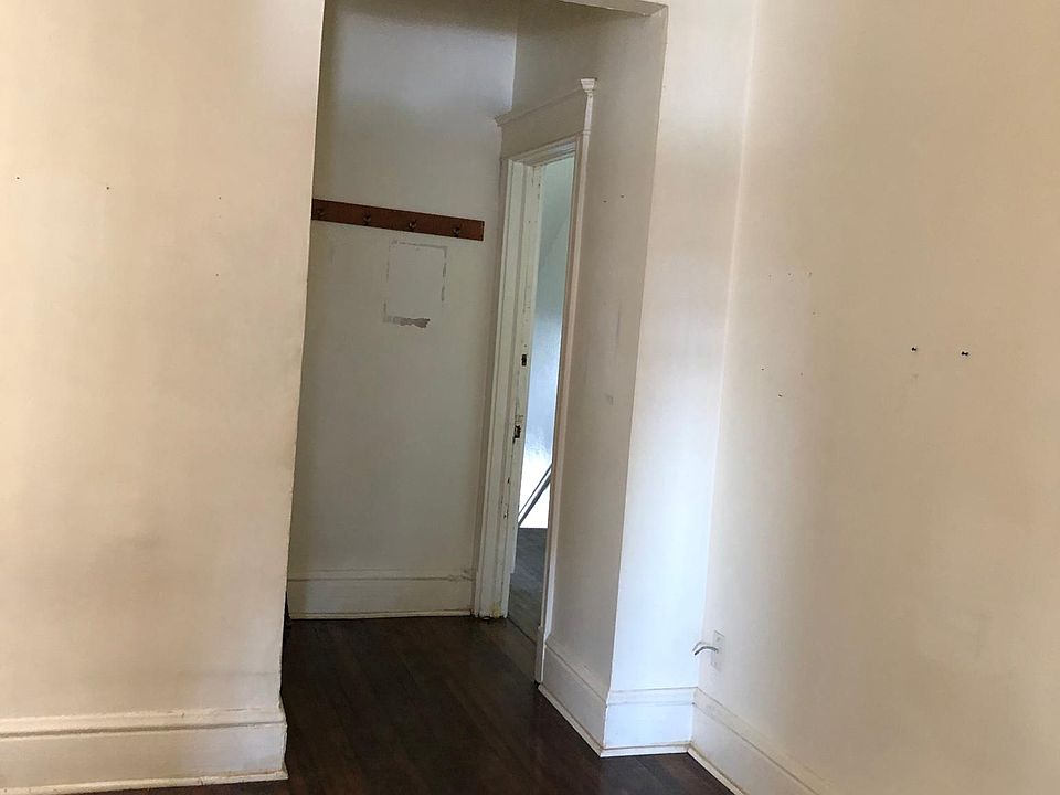 2nd image of 407 W 4th St APT 10A