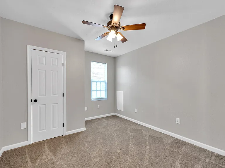 1009 Elkin St — Photo 4