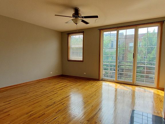 2nd image of 2554 W Walton St #2