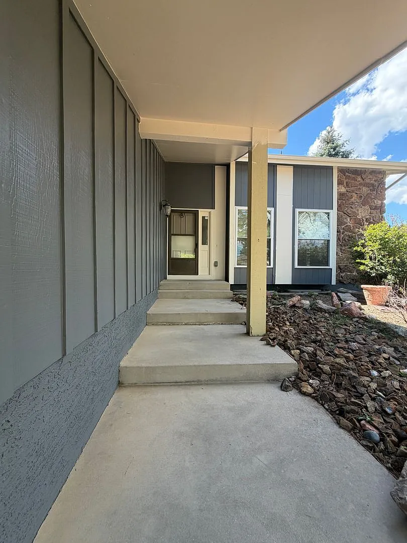 Quiet 5 Bed, 3 Bath Home in 80904 — Photo 4