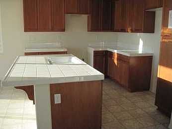 4th image of 542 W Avenue H14