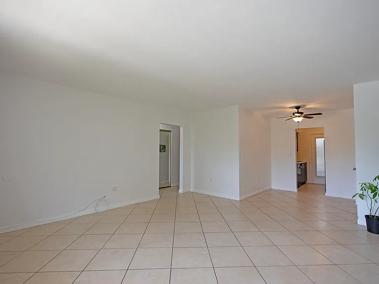 2250 Bay Dr #4 — Photo 3