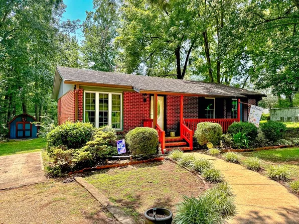 945 W 2nd St, Chase City, VA 23924