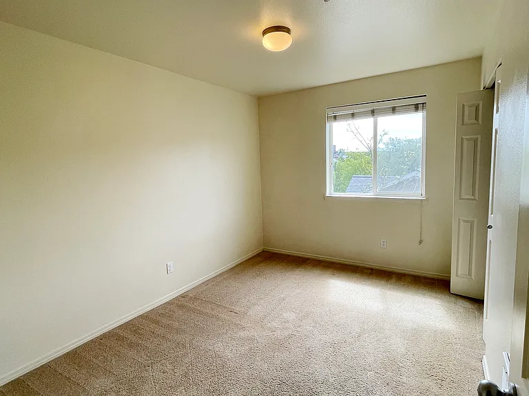 422 NE Maiden Ln #8 — Photo 11