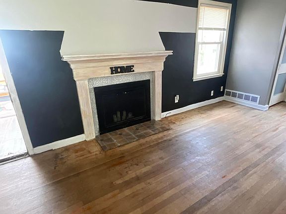3rd image of 2444 Bretton Pl