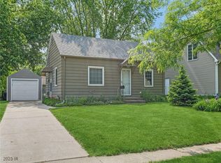 4021 Cambridge St, Des Moines, IA 50313