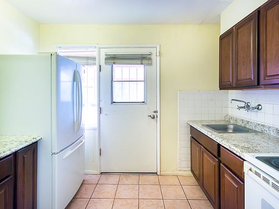 3rd image of 1181 W Quinta Canada #6