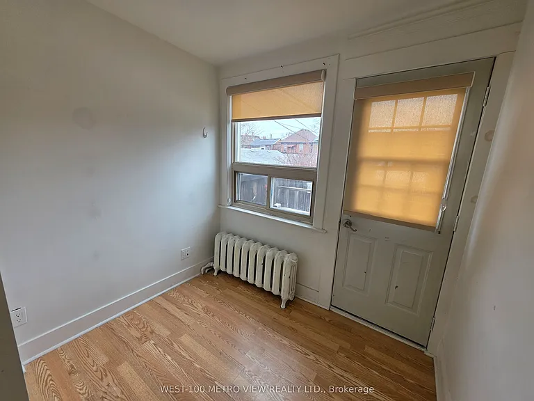 1733 Dufferin St — Photo 9
