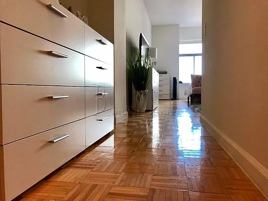 Rented by Bouklis Group | media 7