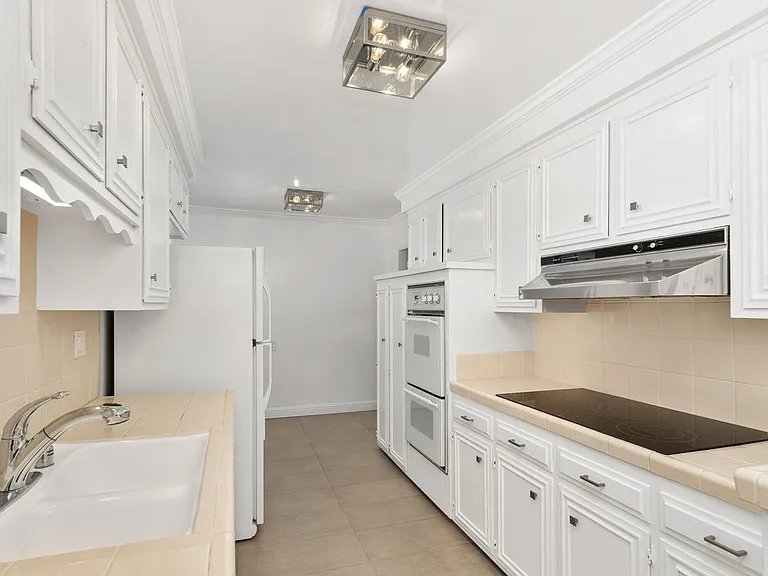 404 San Vicente Blvd #201 — Photo 5