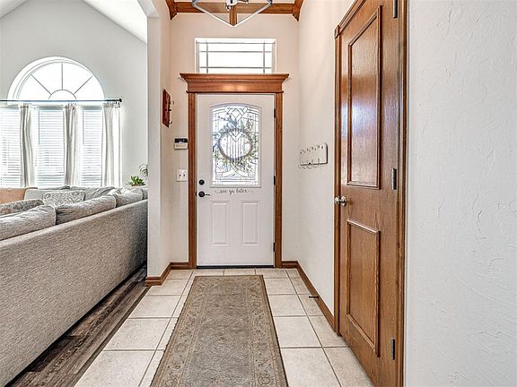 3rd image of 11401 Queensland Ct