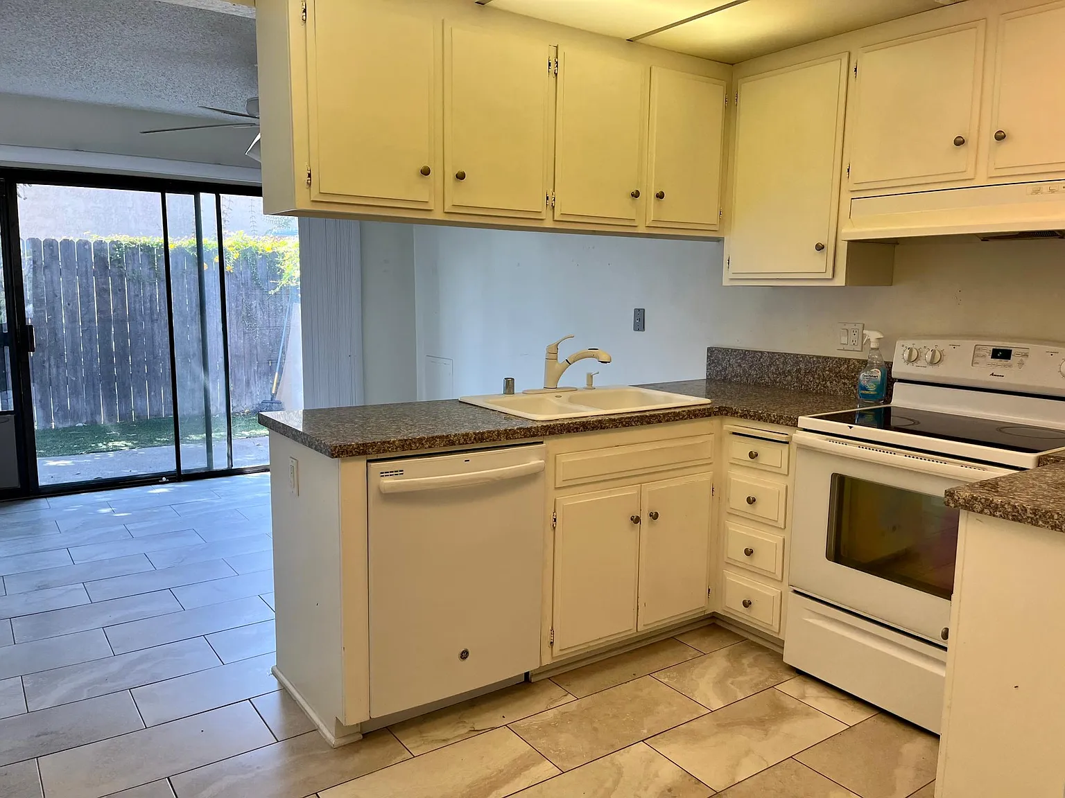 744 N Morgan Street — Photo 3