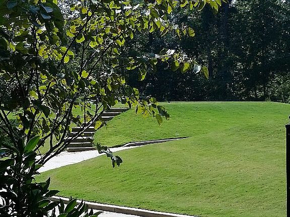 12th Hole T - Back of Land