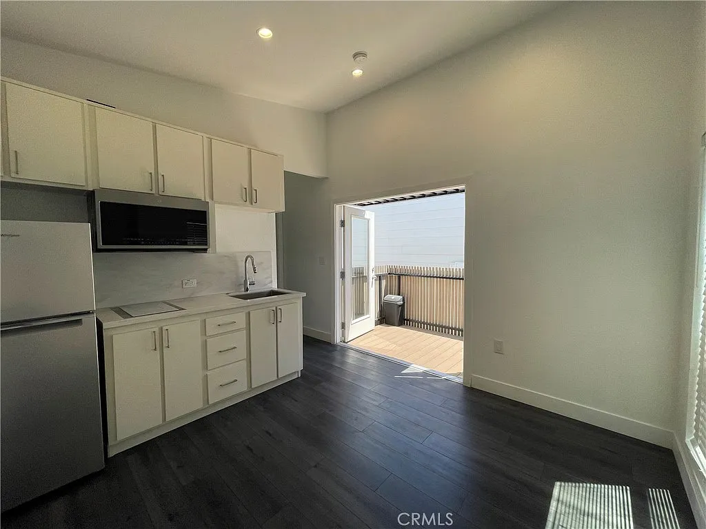 1 bed, 400 sqft, $1,800 — Photo 4