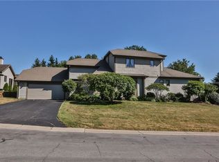 7 Spruce Rdg, Fairport, NY 14450