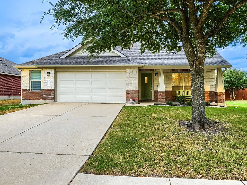18717 Royal Pointe Dr