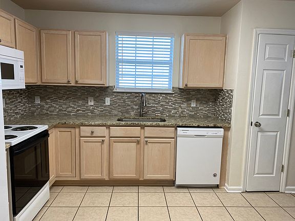 Kitchen - Pantry to Right