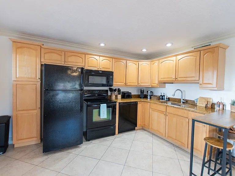 521 68th Ave #8 — Photo 11