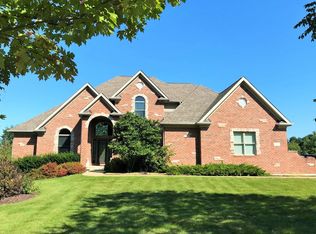 1864 Red Oak Ln, Spring Grove, IL 60081