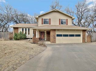 1218 E Oakwood Ct, Derby, KS 67037