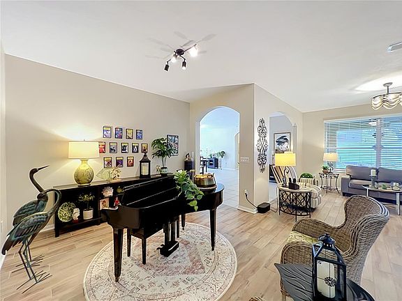5th image of 527 Azalea Bloom Dr