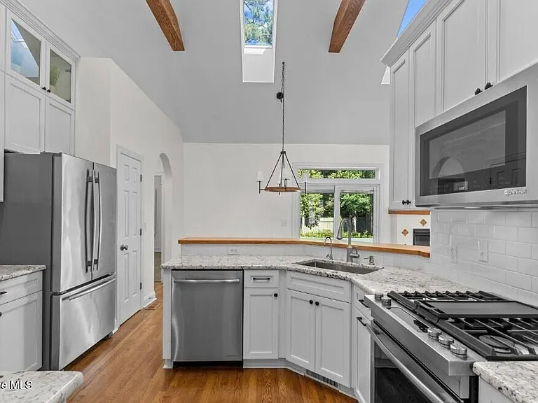 8825 Sawmill Creek Ln — Photo 7