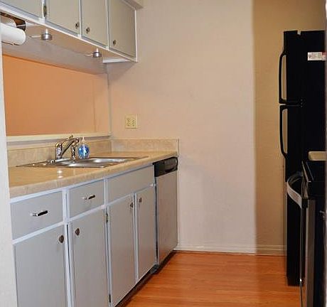 5th image of 1500 Olympia Way #4