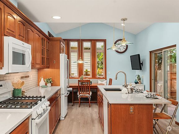 5th image of 4109 191st Street SW