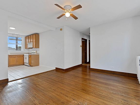 2nd image of 1607 W Ainslie St APT 3