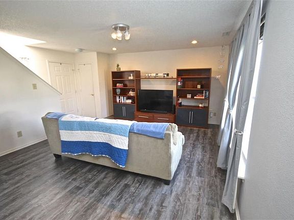 4th image of 6738 Waverhill Dr