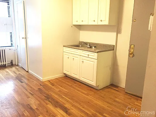 Rented by City Connections Realty | media 10