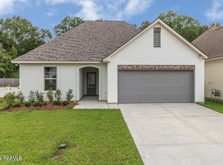 211 Sparrowhawk St, Broussard, LA 70518