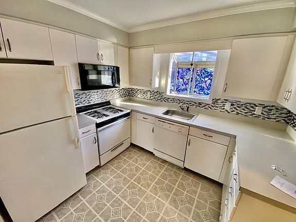 3rd image of 15 Chestnut St APT 9