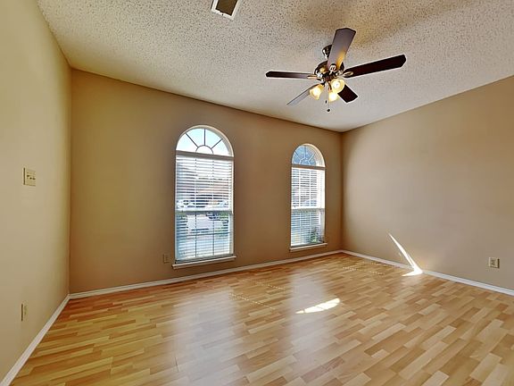 4th image of 7625 Meadowlark Dr