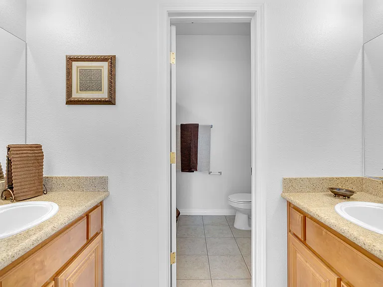 9925 W Russell Rd — Photo 33