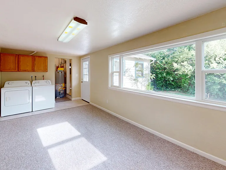 2525 S Clayton St — Photo 31
