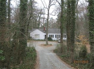 2320 Pinecroft Rd, Greensboro, NC 27407